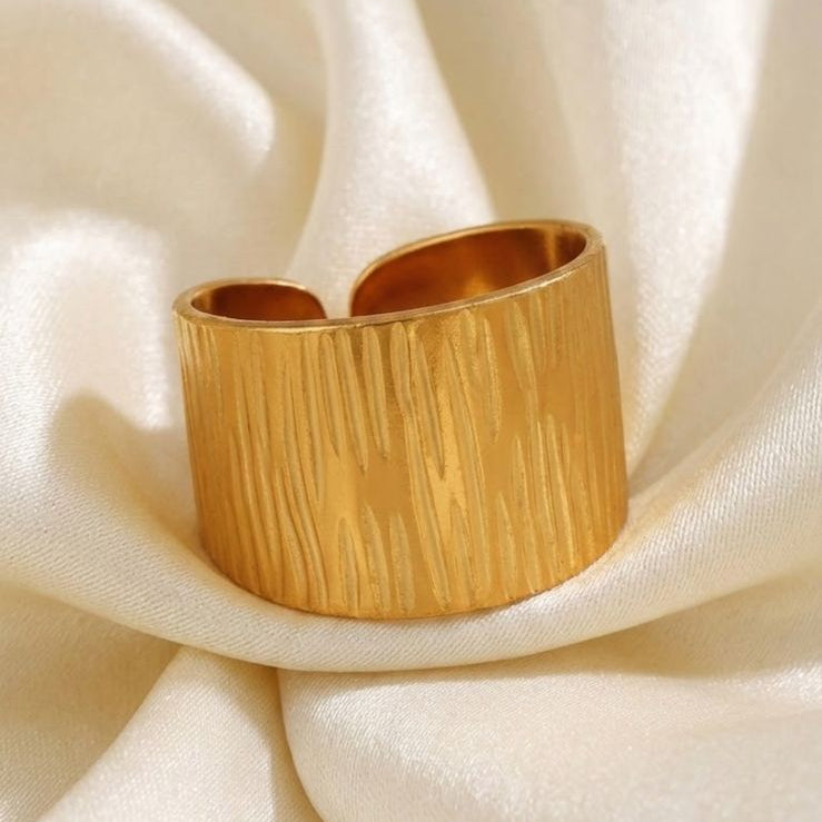 Wide ring band