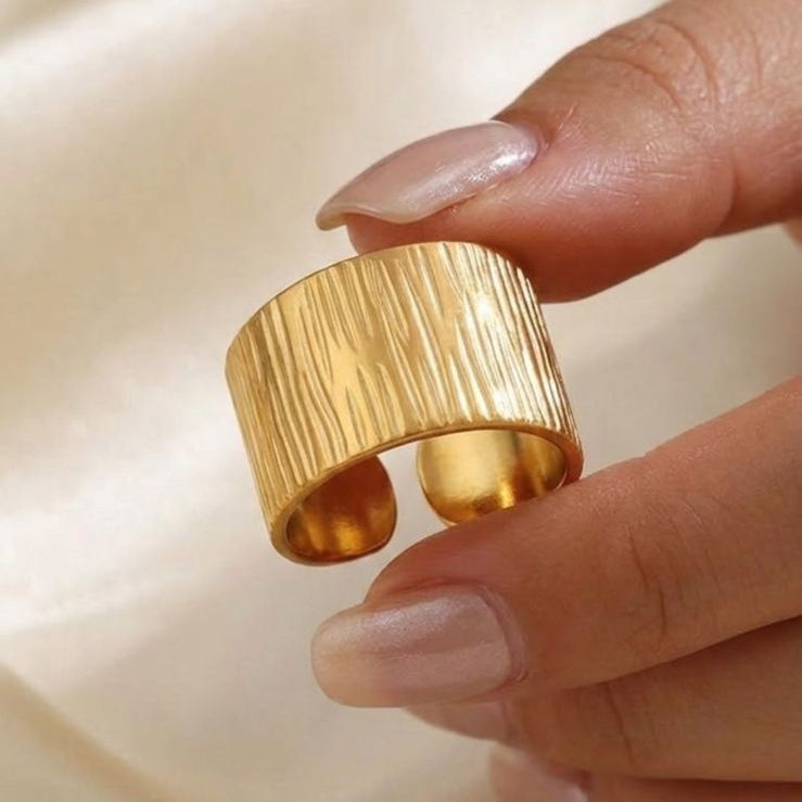Wide ring band