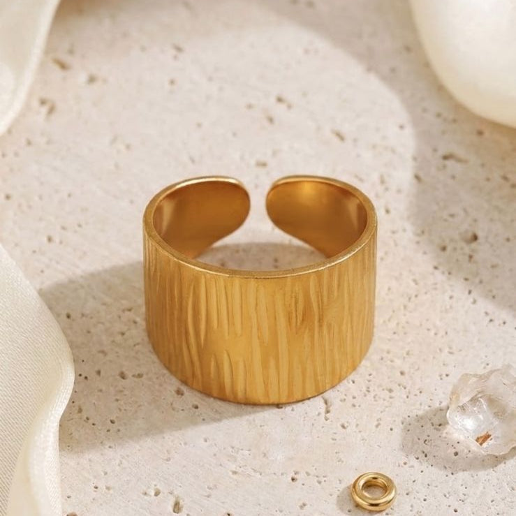 Wide ring band