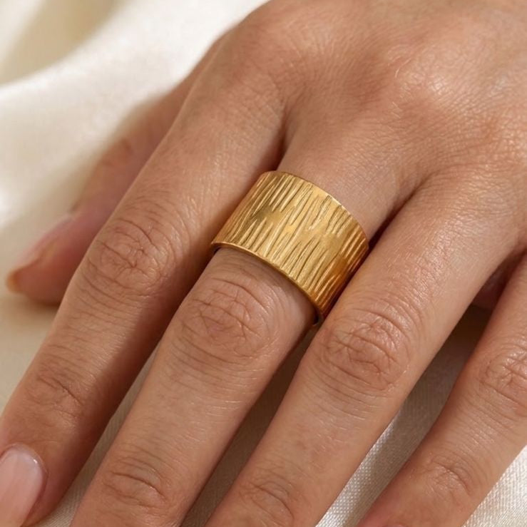 Wide ring band